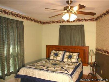 The Young House Bed And Breakfast Millinocket Chambre photo