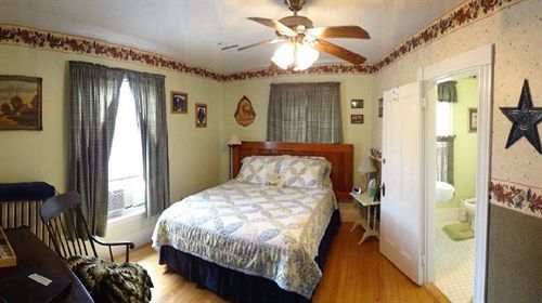 The Young House Bed And Breakfast Millinocket Extérieur photo