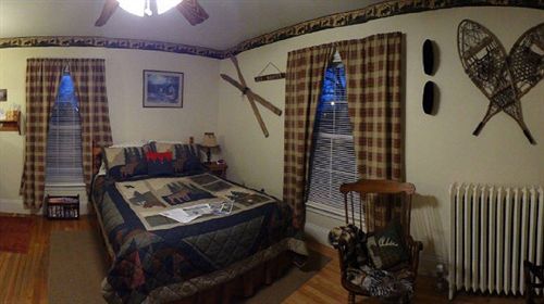 The Young House Bed And Breakfast Millinocket Extérieur photo