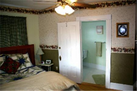 The Young House Bed And Breakfast Millinocket Chambre photo