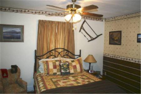 The Young House Bed And Breakfast Millinocket Chambre photo